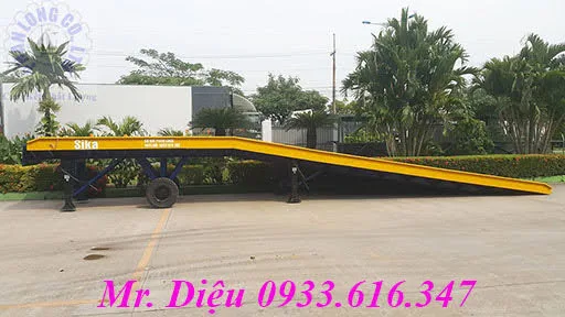 cau dan hang len container